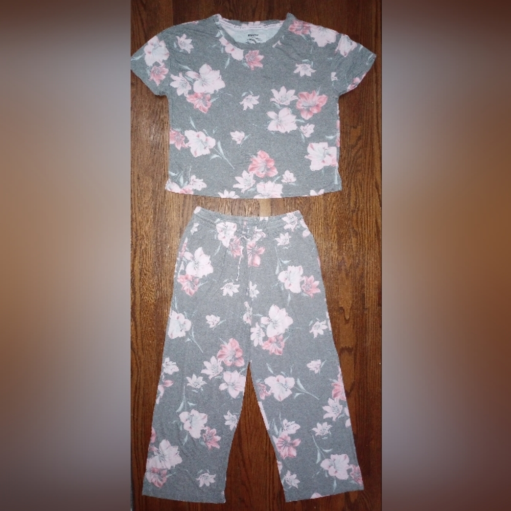 Floral Short-Sleeve Pajama Set in Gray and Pink, Size S